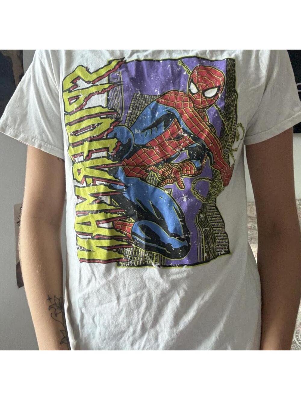 Marvel Men's White and Multi Tshirt